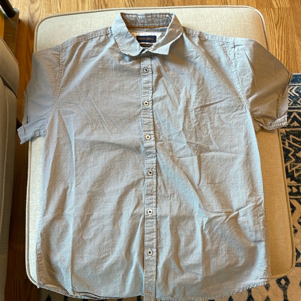 Gentlemen’s Outfitters men L short sleeve button up shirt